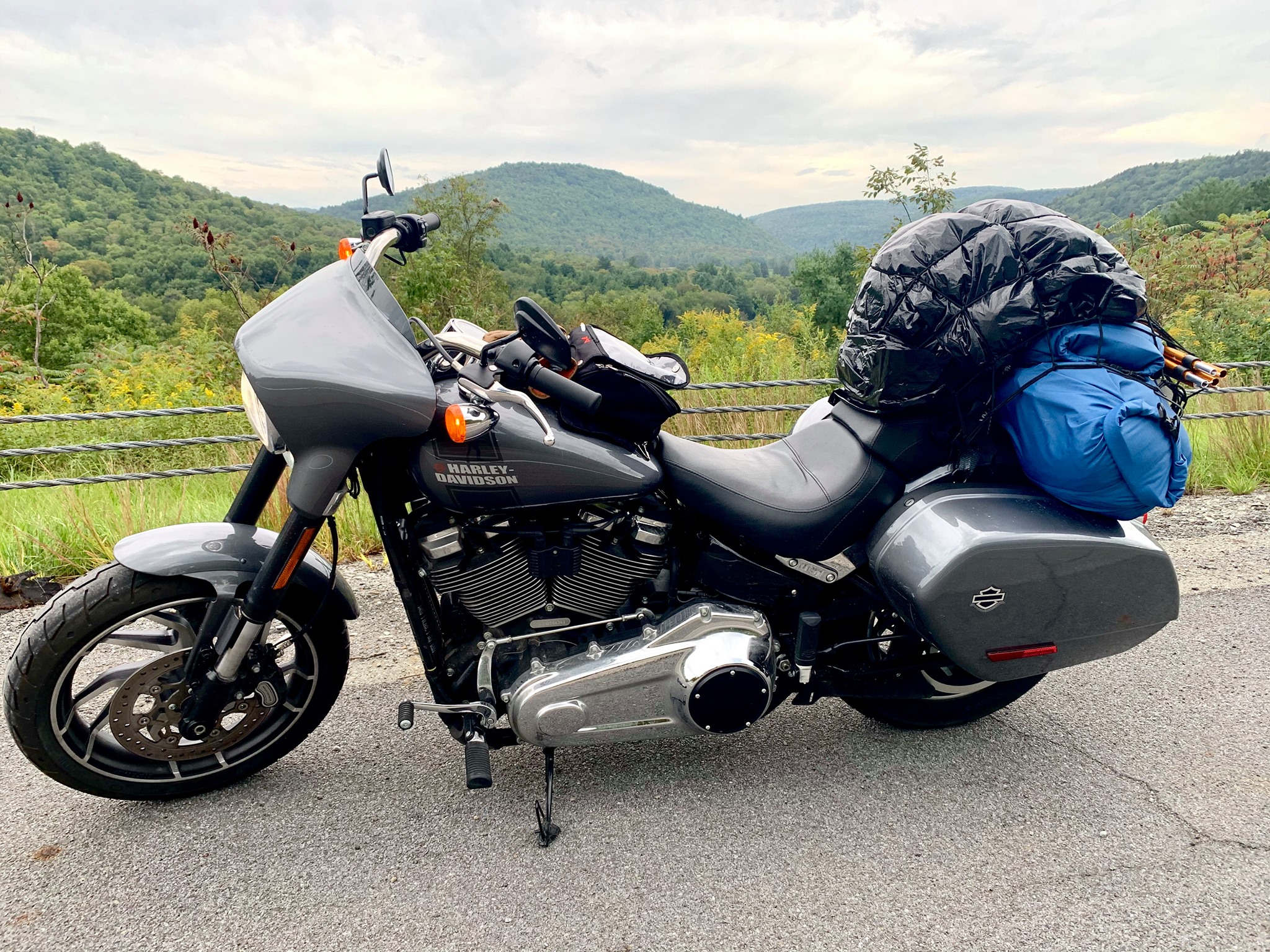 ルード Fun motorcycle ride on NY's Rt. 97 along Delaware River