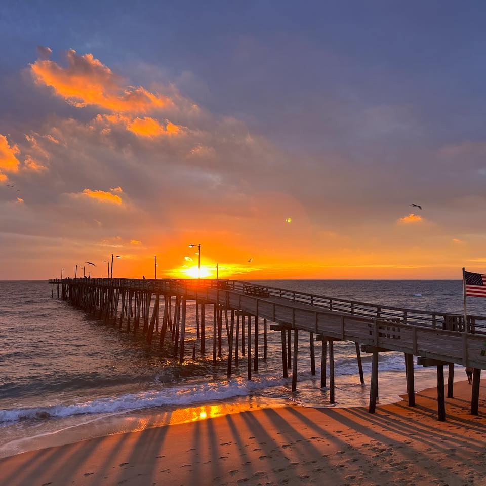 🌅 GOOD MORNING FROM NAGS HEAD PIER! 🎣🌊 It’s another beautiful fall day ...