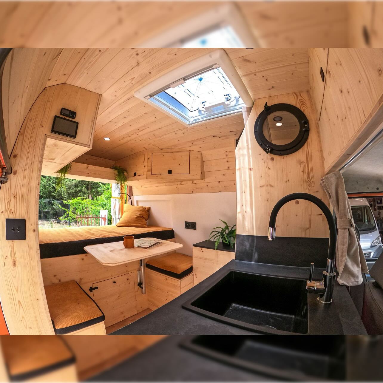 Roba Mini Cuisine Extérieure Murale Enfant – Bois Massif FSC, Lasure Grise, Résistant Aux Intempéries – Avec évier, Réservoir D’eau, Plaque De Cuisson, Accessoires – Dès 18 Mois