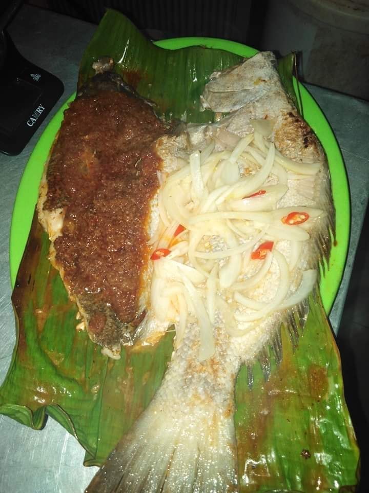 Seafood's grill... - Seafood's grill & Delicious Sambal Mukah