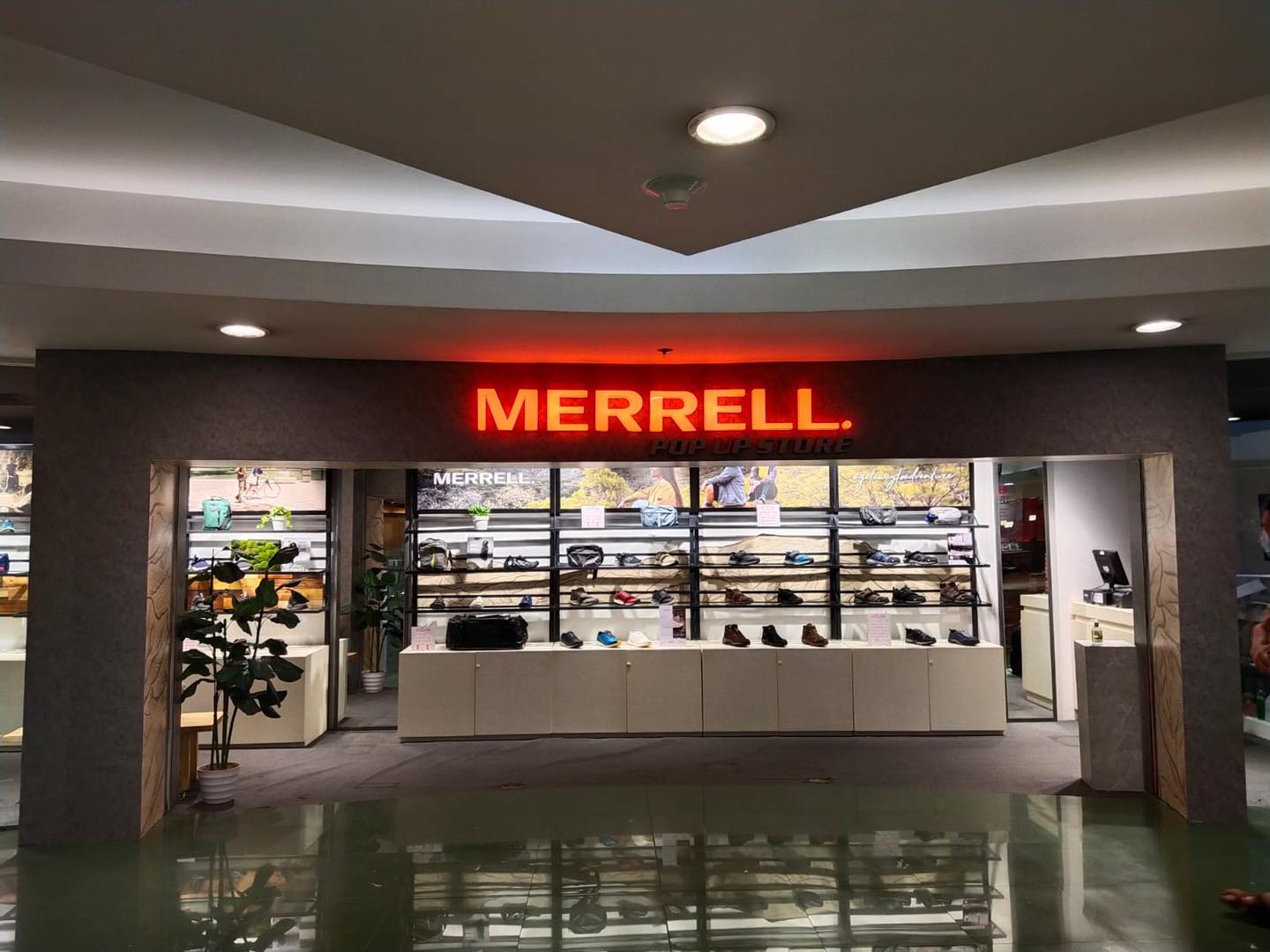 Merrell - 🚨 New Store Alert 🚨 Merrell is finally open at... | Facebook