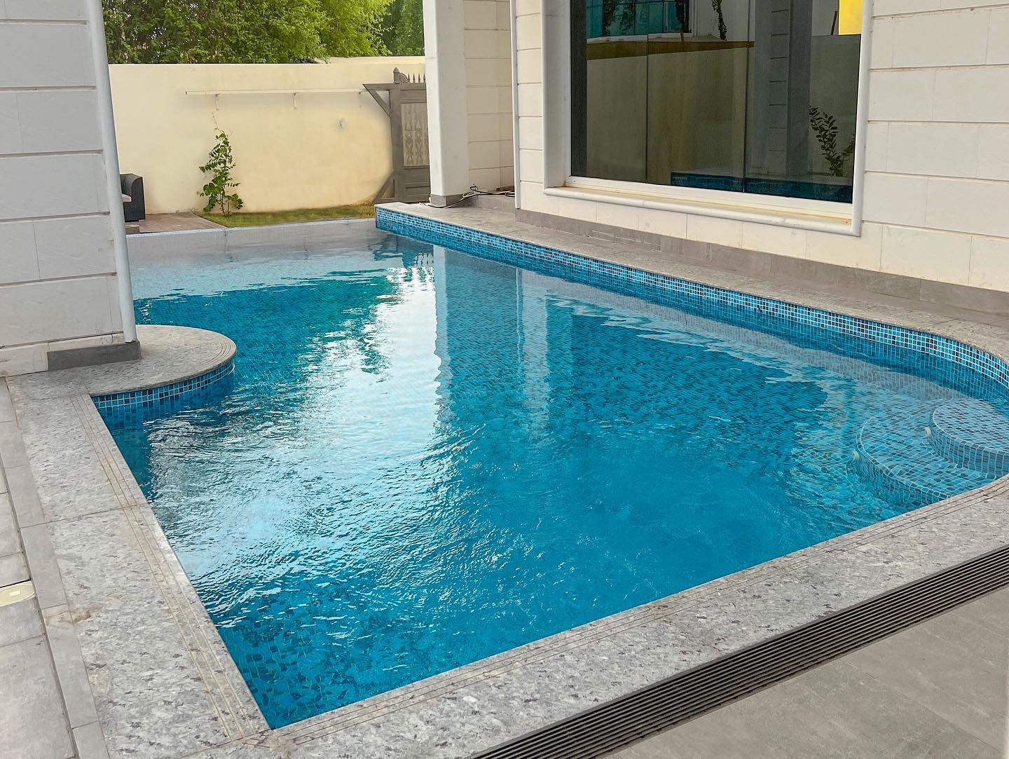 Dolphin - Having an outdoor space ?! You need a private pool to have ...