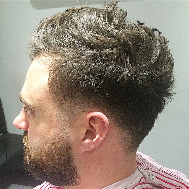 Goodfellas Barbershop - Making some movement on top...ZERO taper fade ...