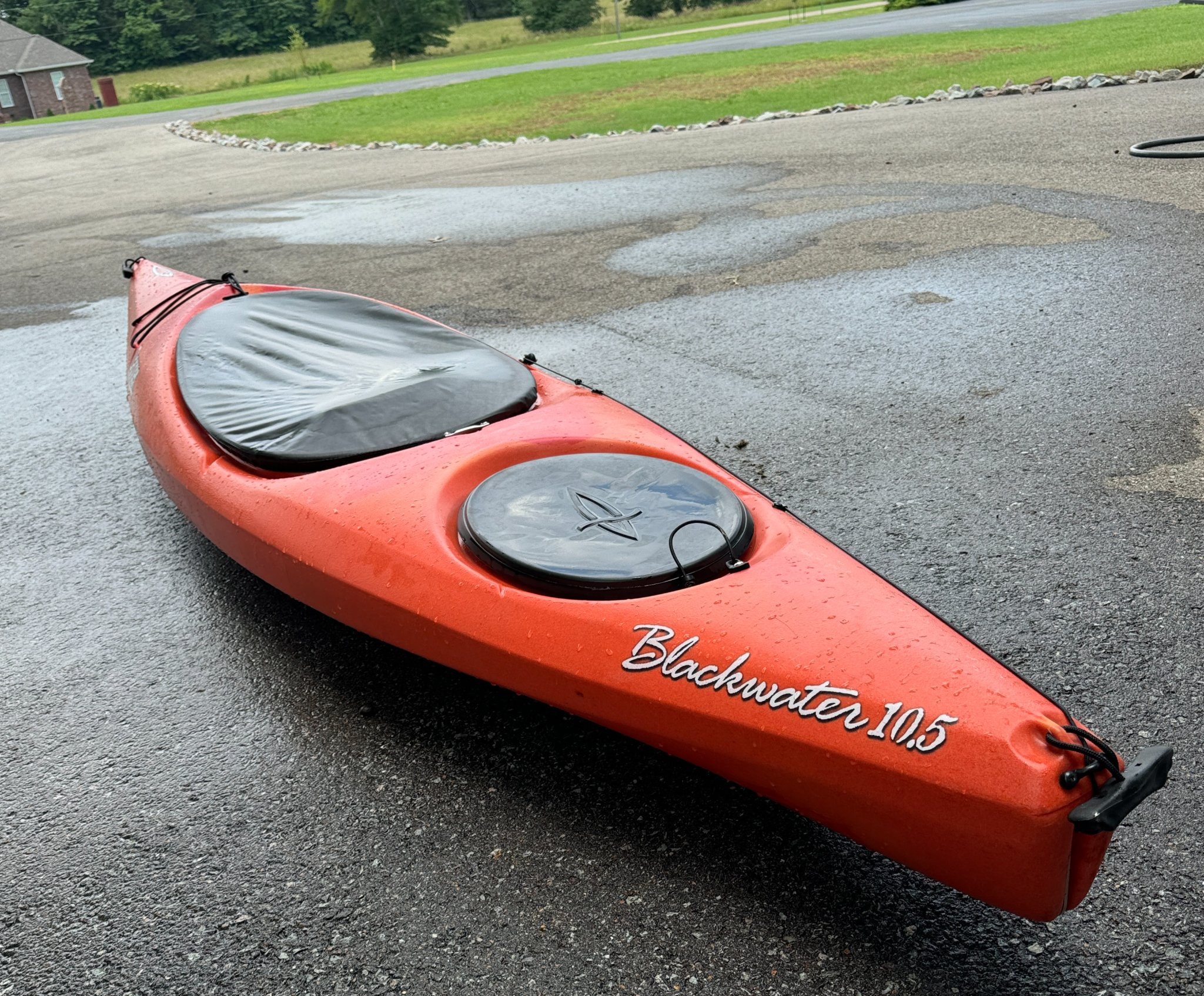 Kayak - Dagger Blackwater 10.5 with skeg and paddle - Kayaks 