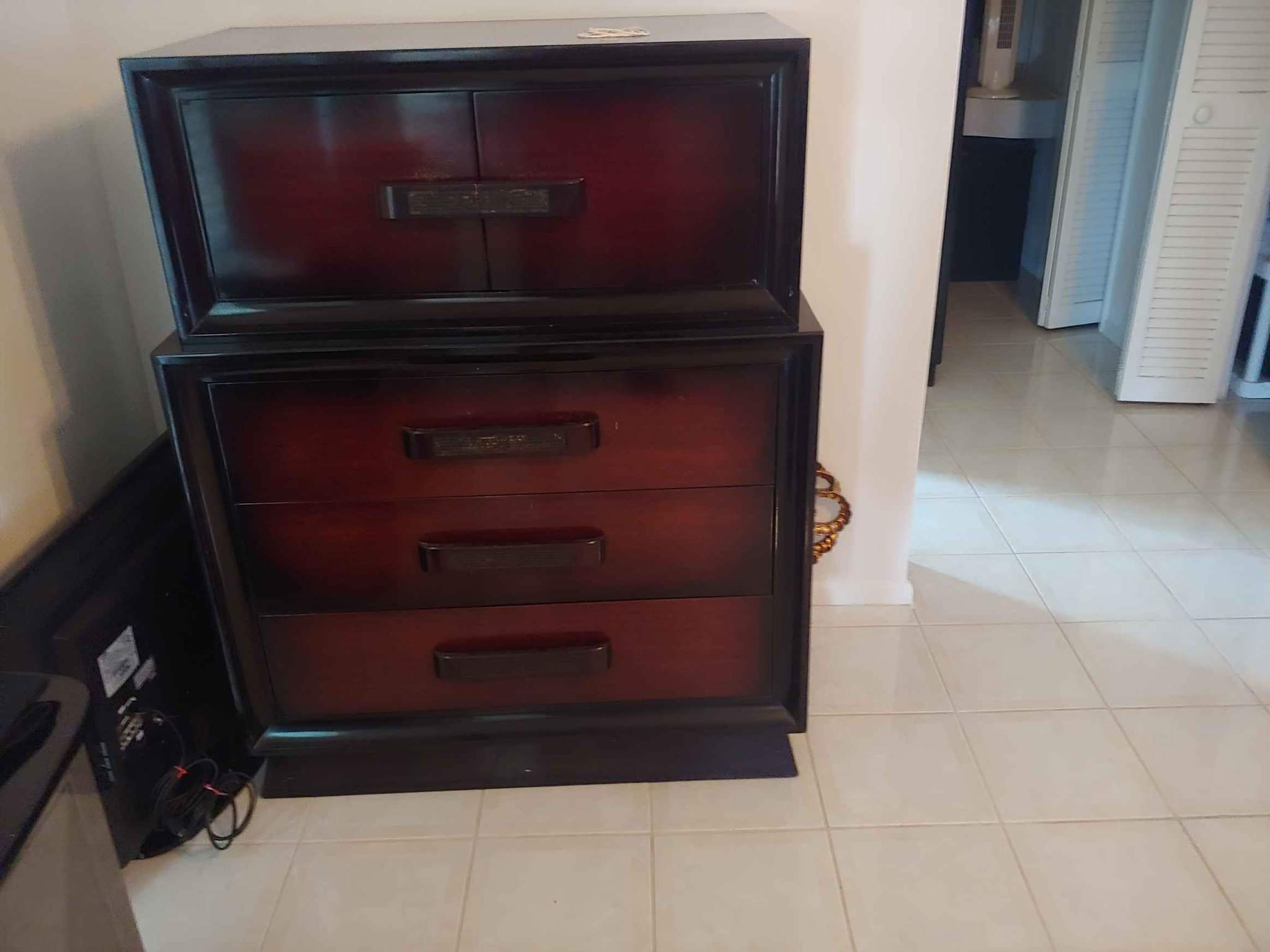 Antique Mahogany Associate bedroom set Dressers & Chests of Drawers