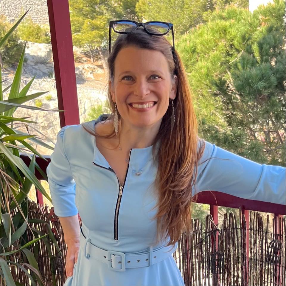 Author Elsie Woods