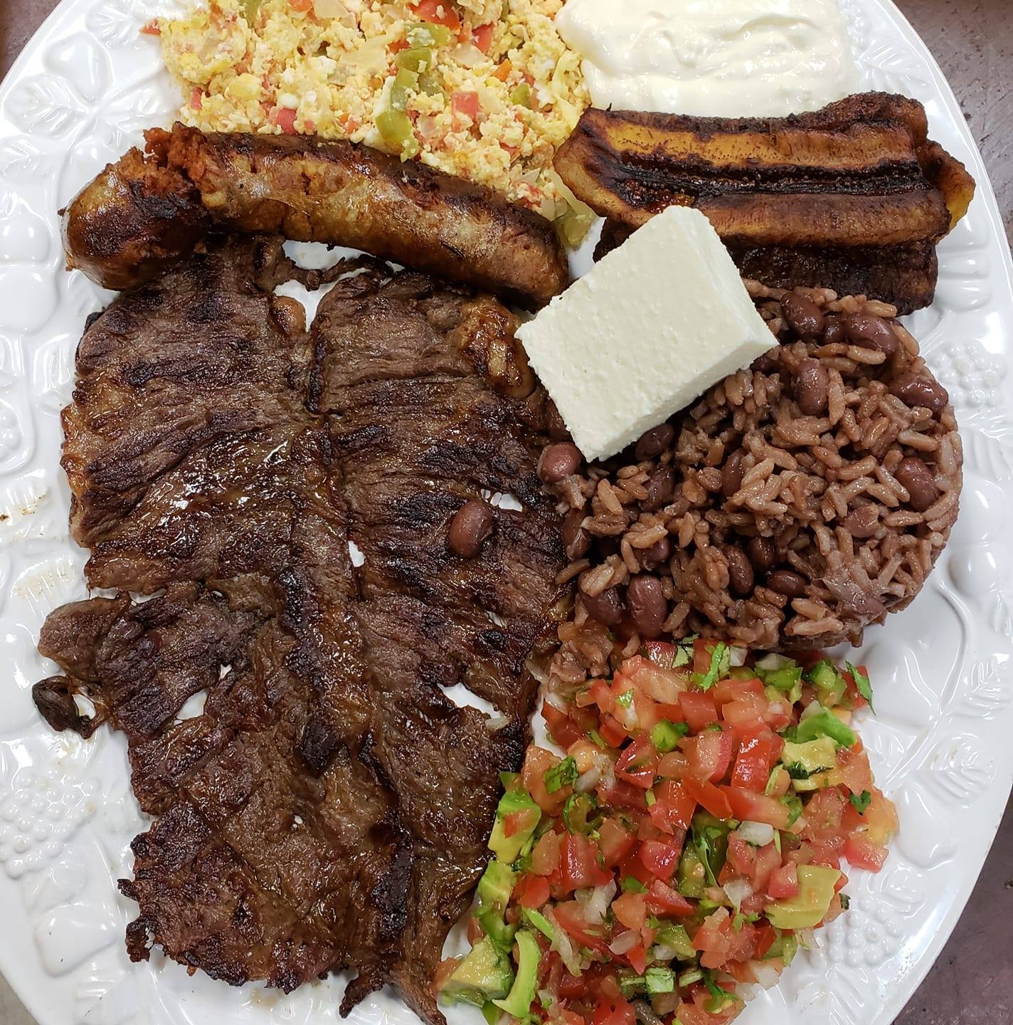 La Santaneca Pupuseria y restaurant comida salvadoreña y demas ...