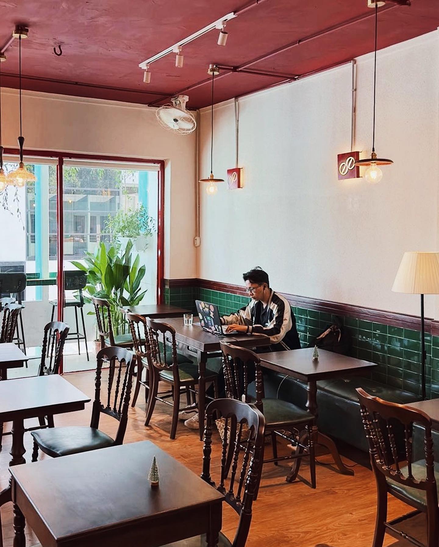Cà Rề cafe - Nhiều bạn khách đã nói với tụi tui: 'Chạy... | Facebook