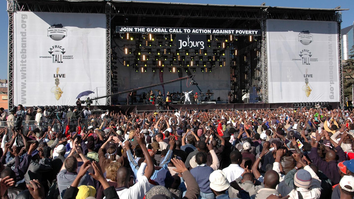 🎥LUCKY DUBE PERFORMING THE TRACK 