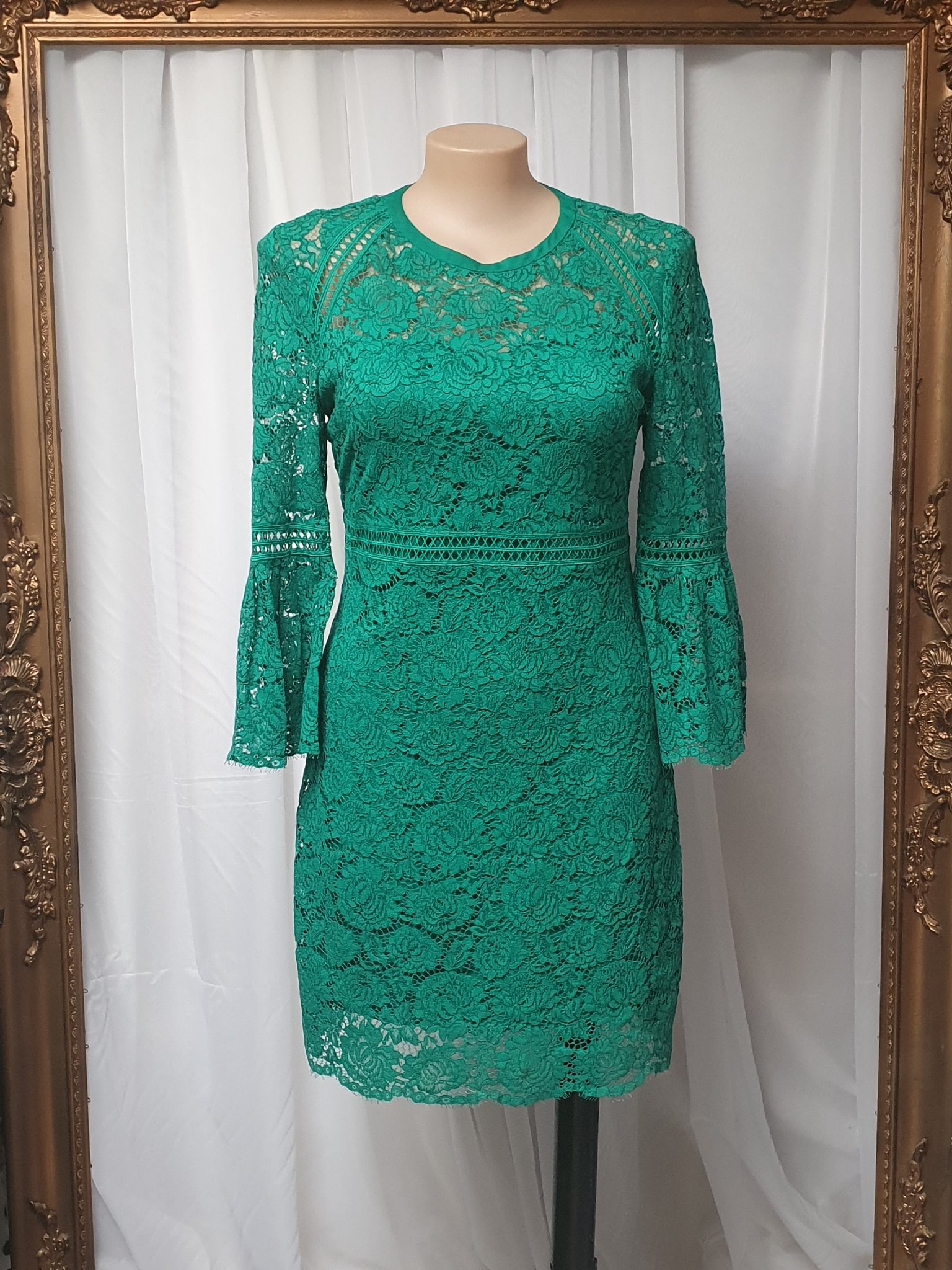 witchery green lace dress size 10 floral dress, worn once for a function & now no longer fit into. In excellent condition & comes with matching sash belt. Happy to post gor extra cost Prom dresses long