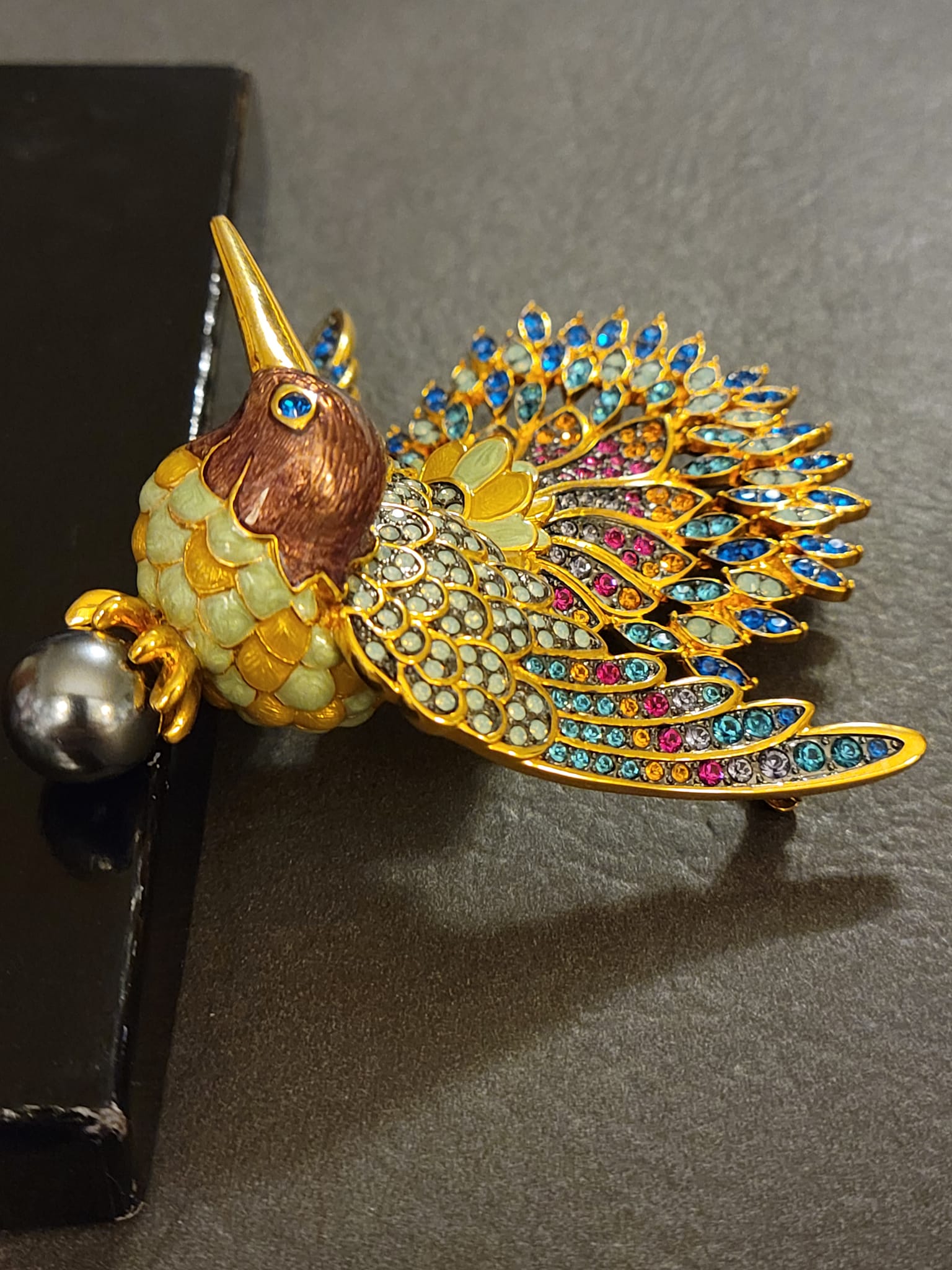 Beautiful Joan Rivers bumble bee pins or brooches. All are like  display picture 1