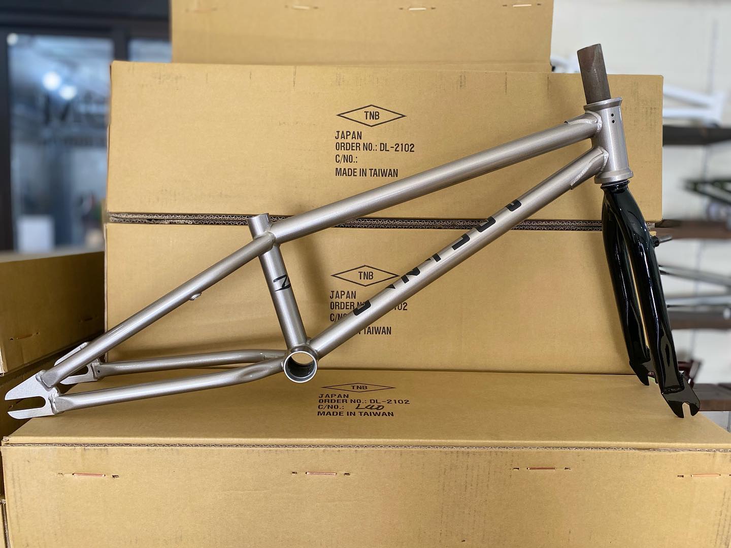 TNB PANTERA frame オーダーカラー ガンメタ... - Delirium distribution | Facebook