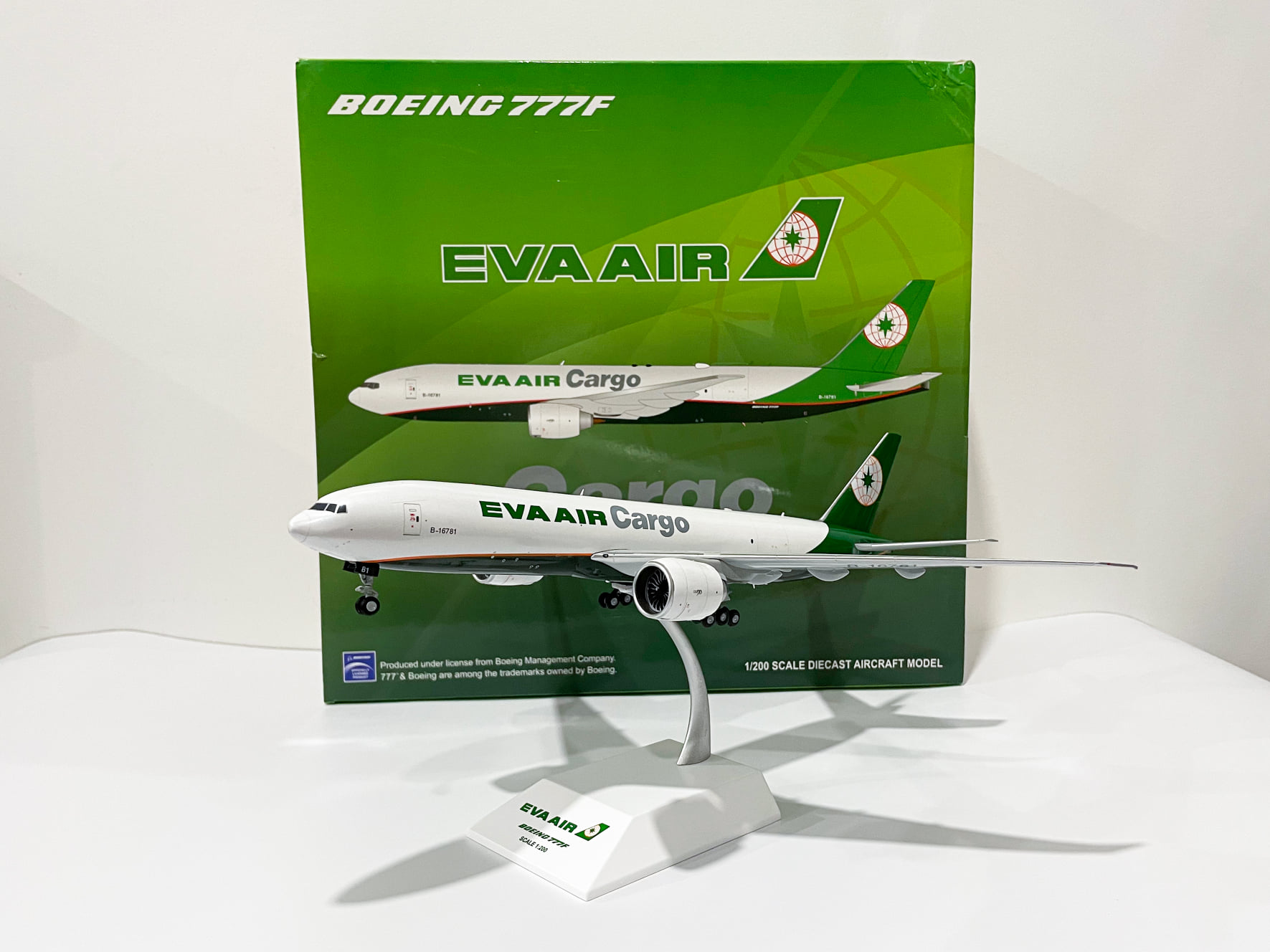 ✈️【EVA Air 787-9 1:200 Aircraft Model is here!】✈️ 👇Packed