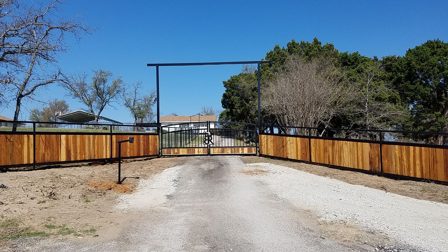TX Gate Master: Custom Gates And Opener Systems | Tolar TX