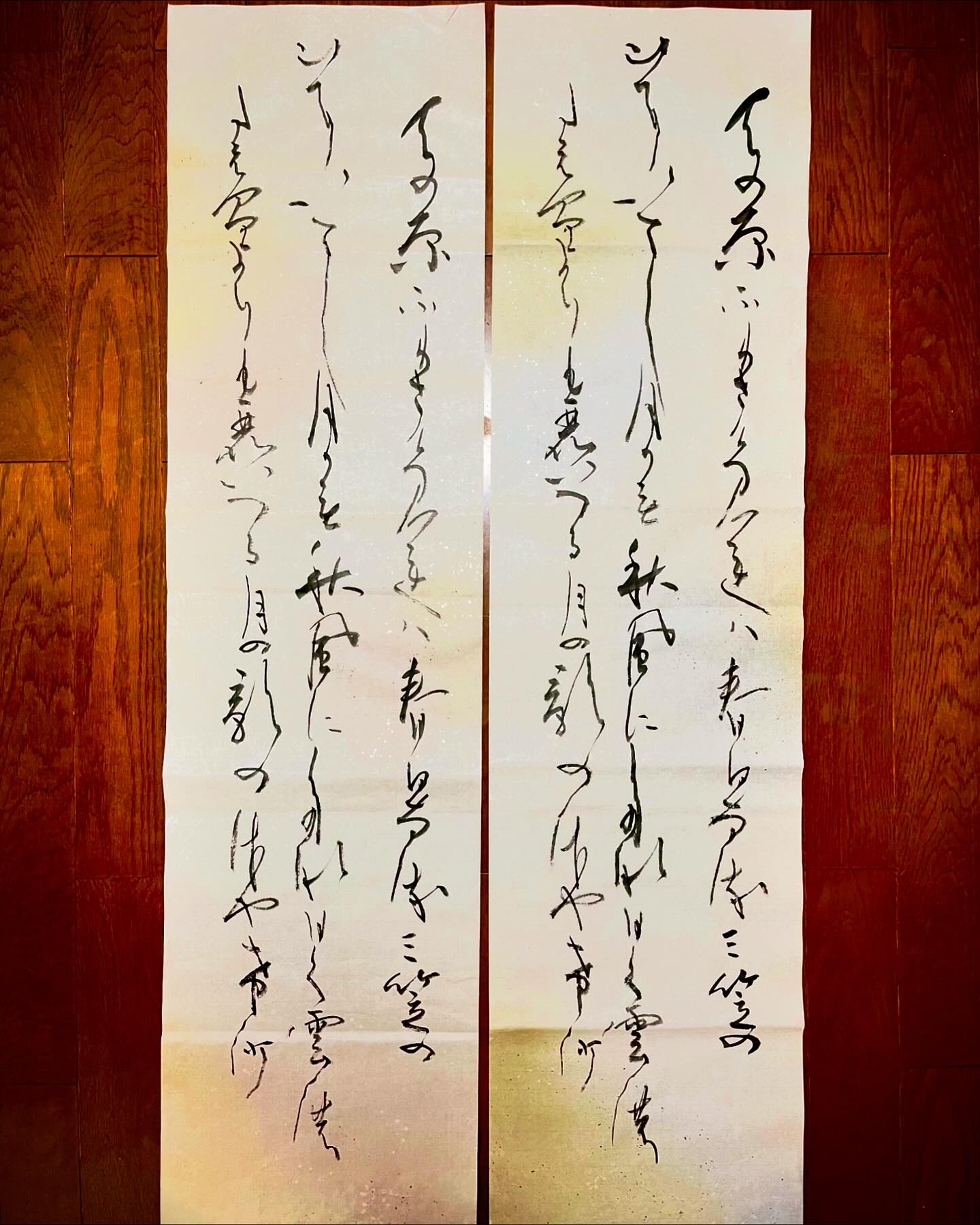 仮名半切❣️ 師の社中展に出品する作品。 ピンクとグリーン、色違いの
