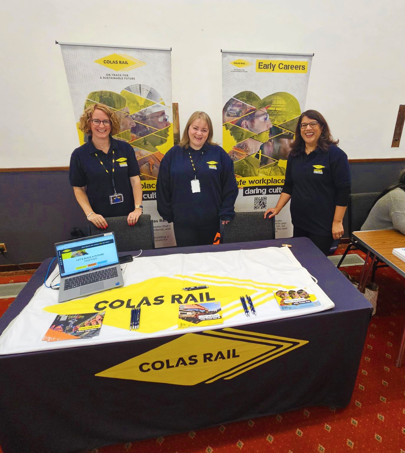Colas Rail UK - 🙋‍♂️🙋‍♀️ Rugby, Make Your Mark With Colas... | Facebook