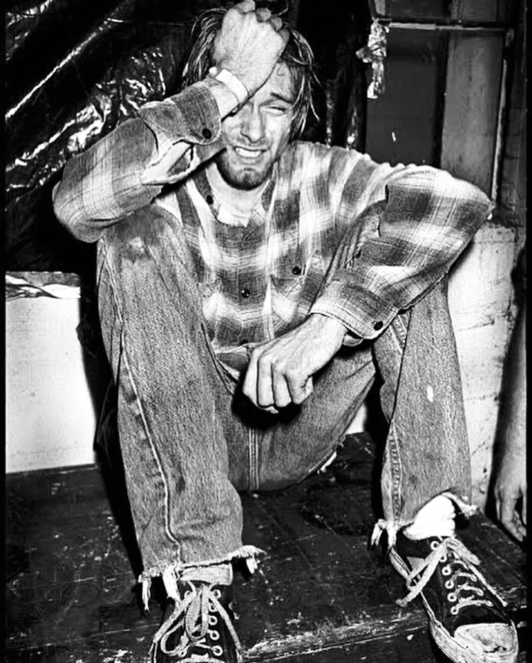 Digital - The iconic photograph of Kurt Cobain in tears backstage in ...