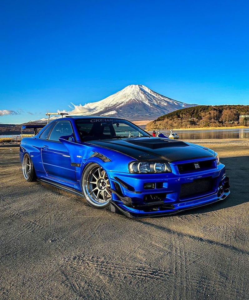 📼 VHS 🤝 R34 💙 Old-school vibes and a legendary Skyline R34 — a