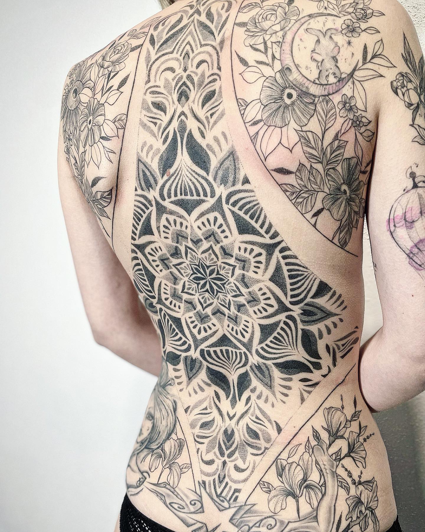 Tatouage Dos Complet Femme Mandala