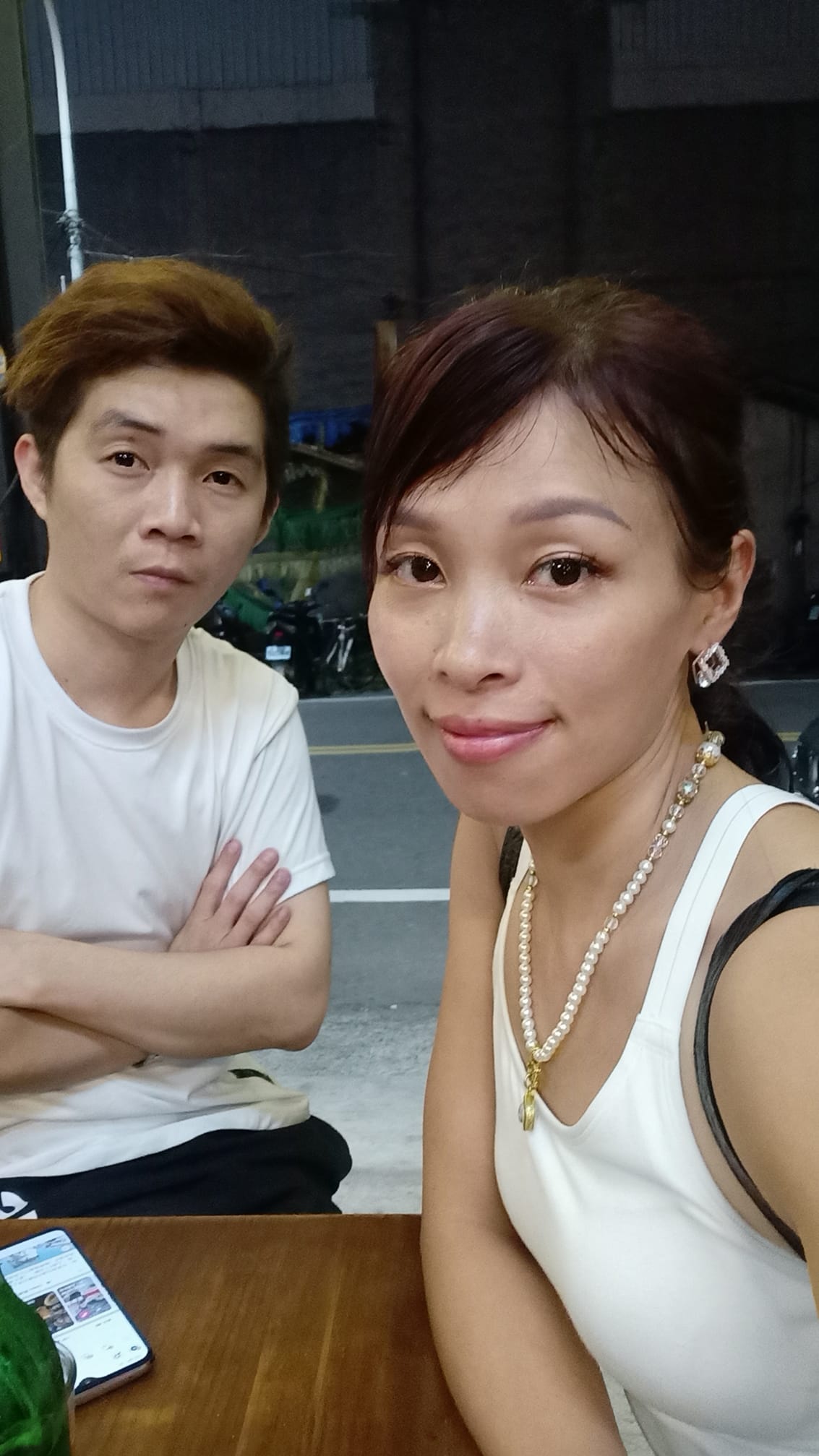 百縫直播 - 人抬人.抬出偉人. 憎抬憎.抬出高憎 你把身邊的人的人看成 草..你被草包圍.你就是... | Facebook