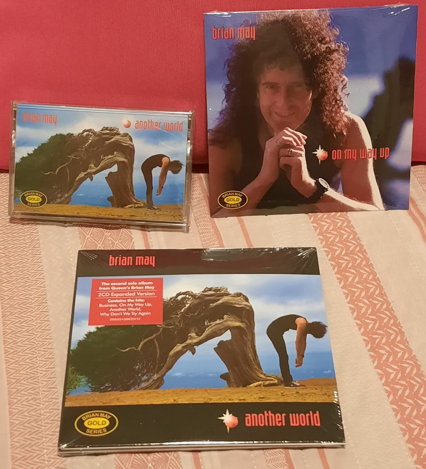 Total 300 cassette, CD and DVD available,89615 65560