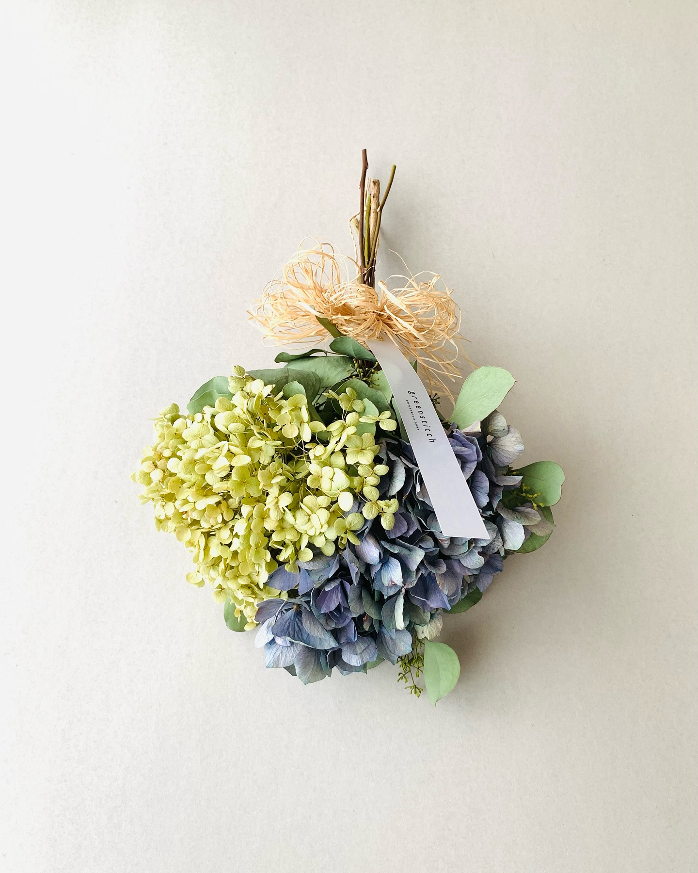 紫陽花とユーカリのスワッグ 2種類のあじさいを使用した 1点ものの