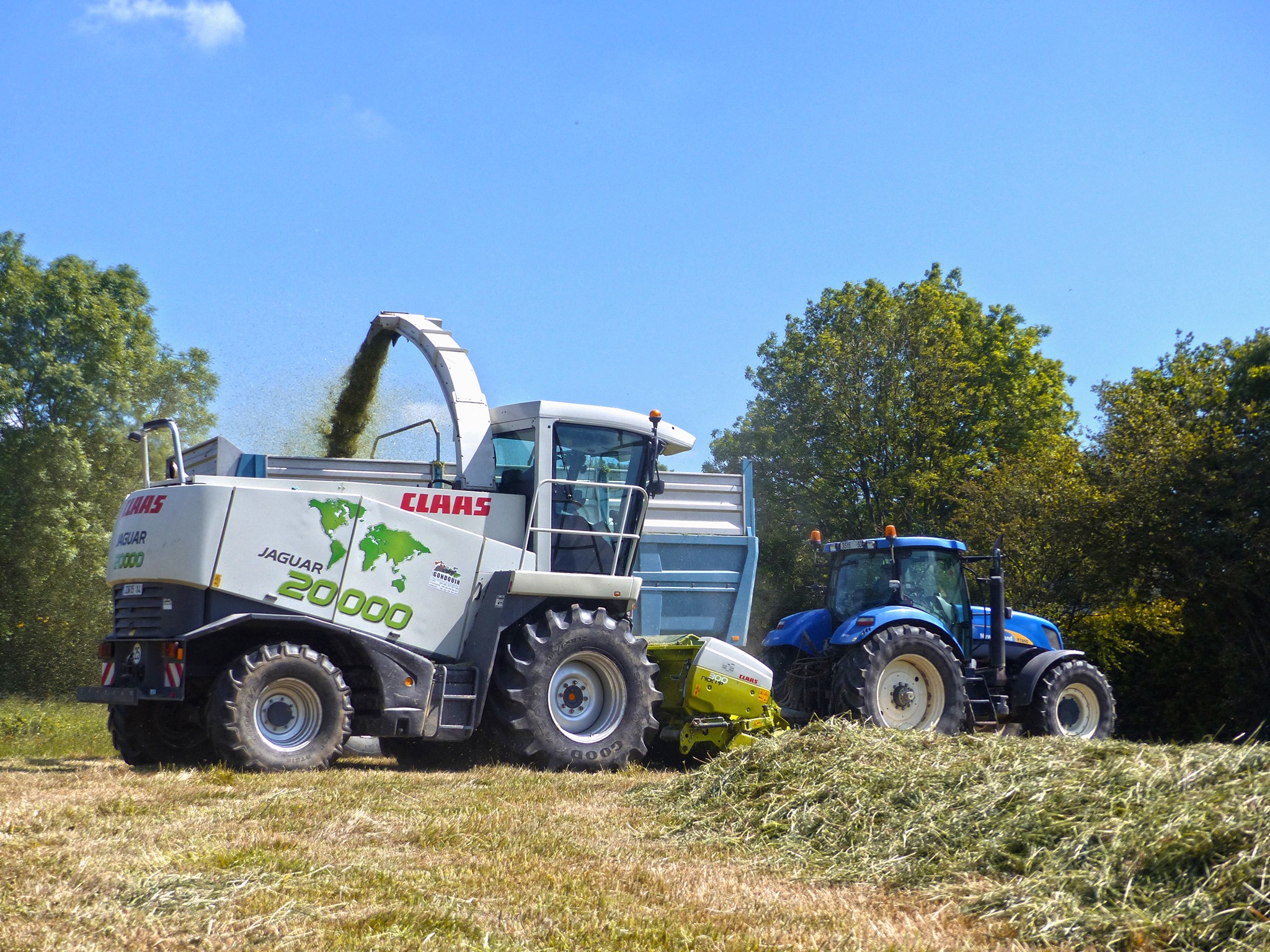 mise-en-route-de-la-nouvelle-batteuse-claas-lexion-7500-coupe-vario