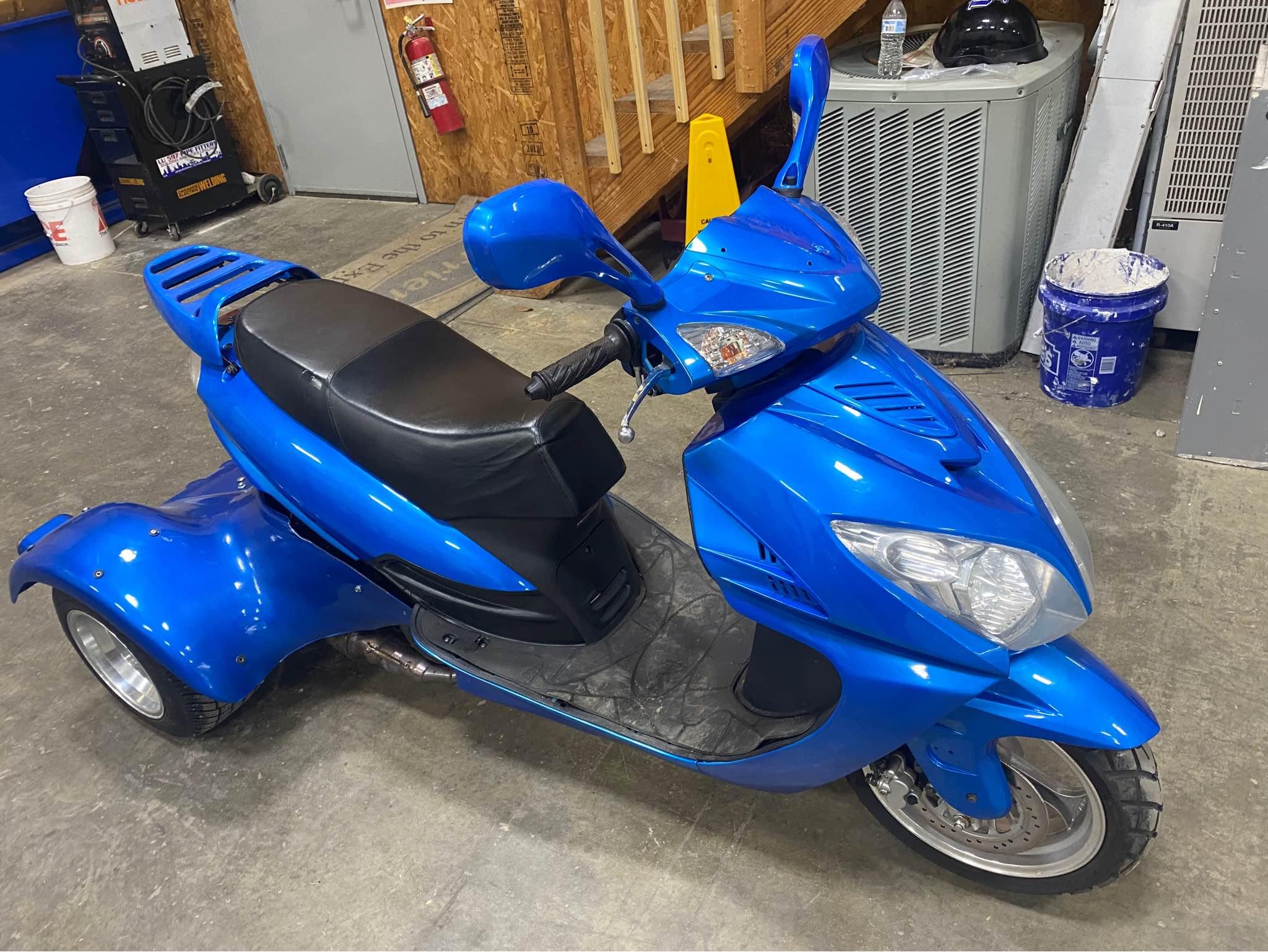 2012 huzhou daixi zhenhua trike - Scooters & Mopeds - Hartford 