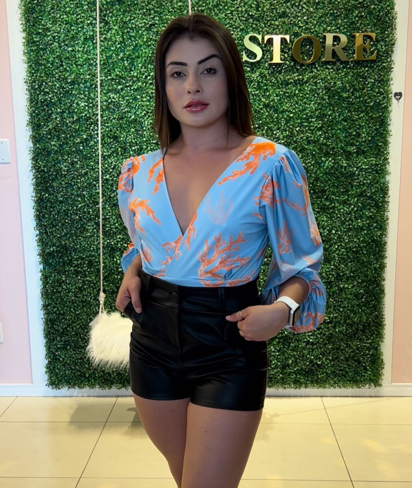 L.L - Uma mulher poderosa merece um look que eleve sua autoestima ao ...