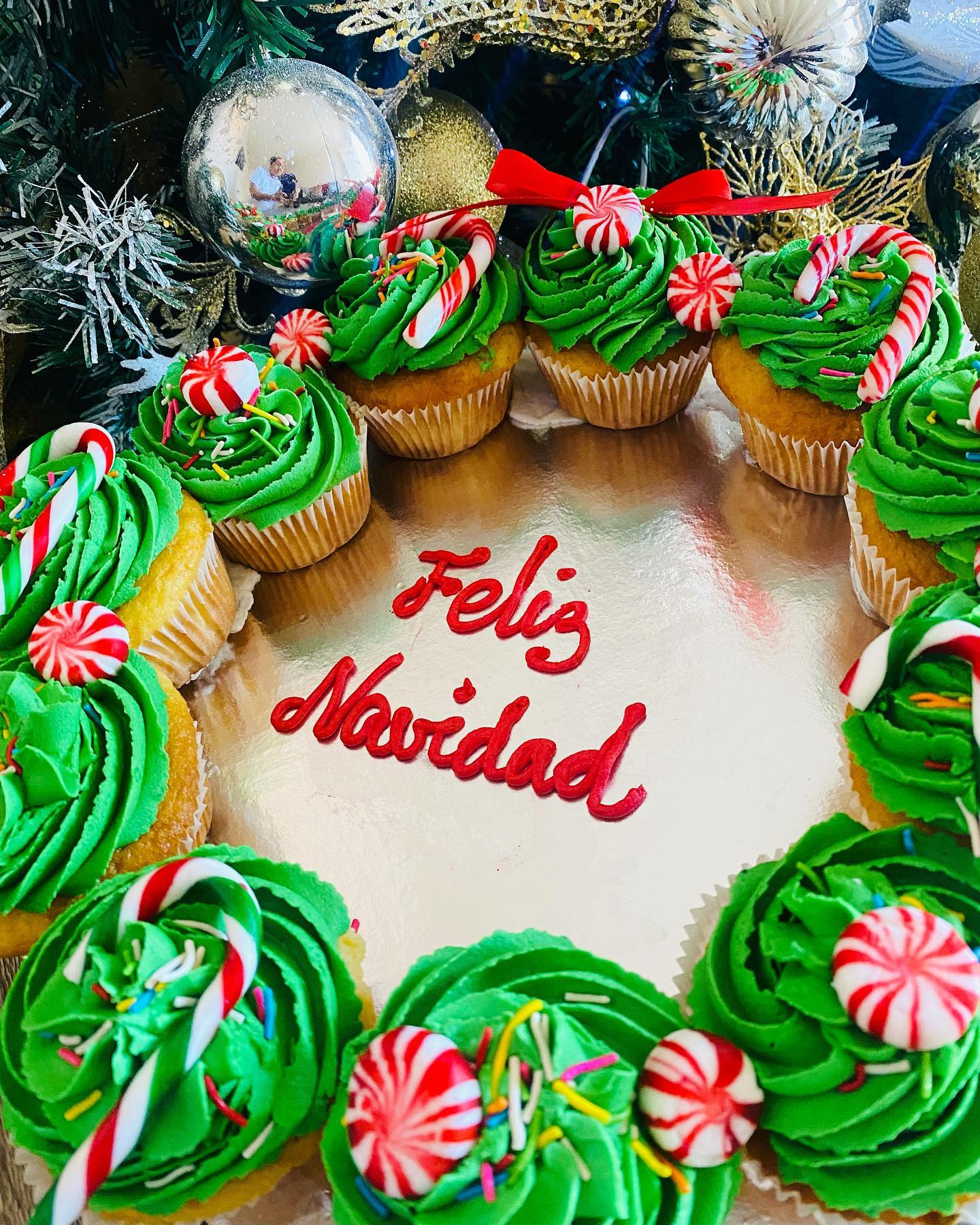 D' Pan y Azúcar - Corona de 11 cupcakes ideal para decorar... | Facebook
