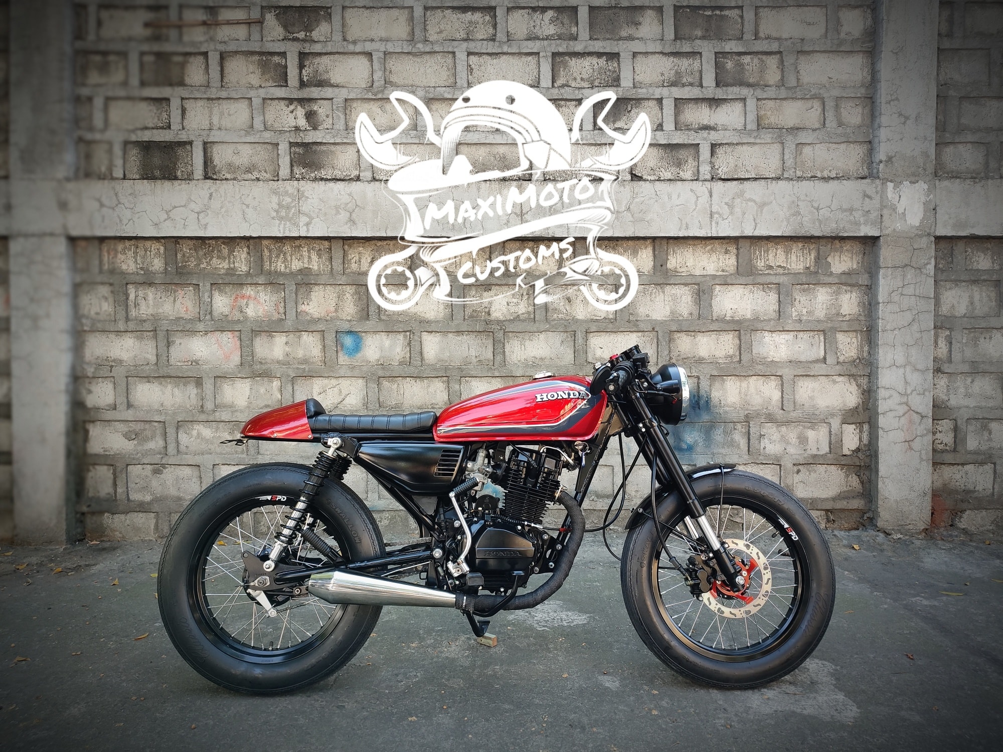 MaxiMoto - Honda TMX 125 Alpha to Cafe Racer build! ⚡...