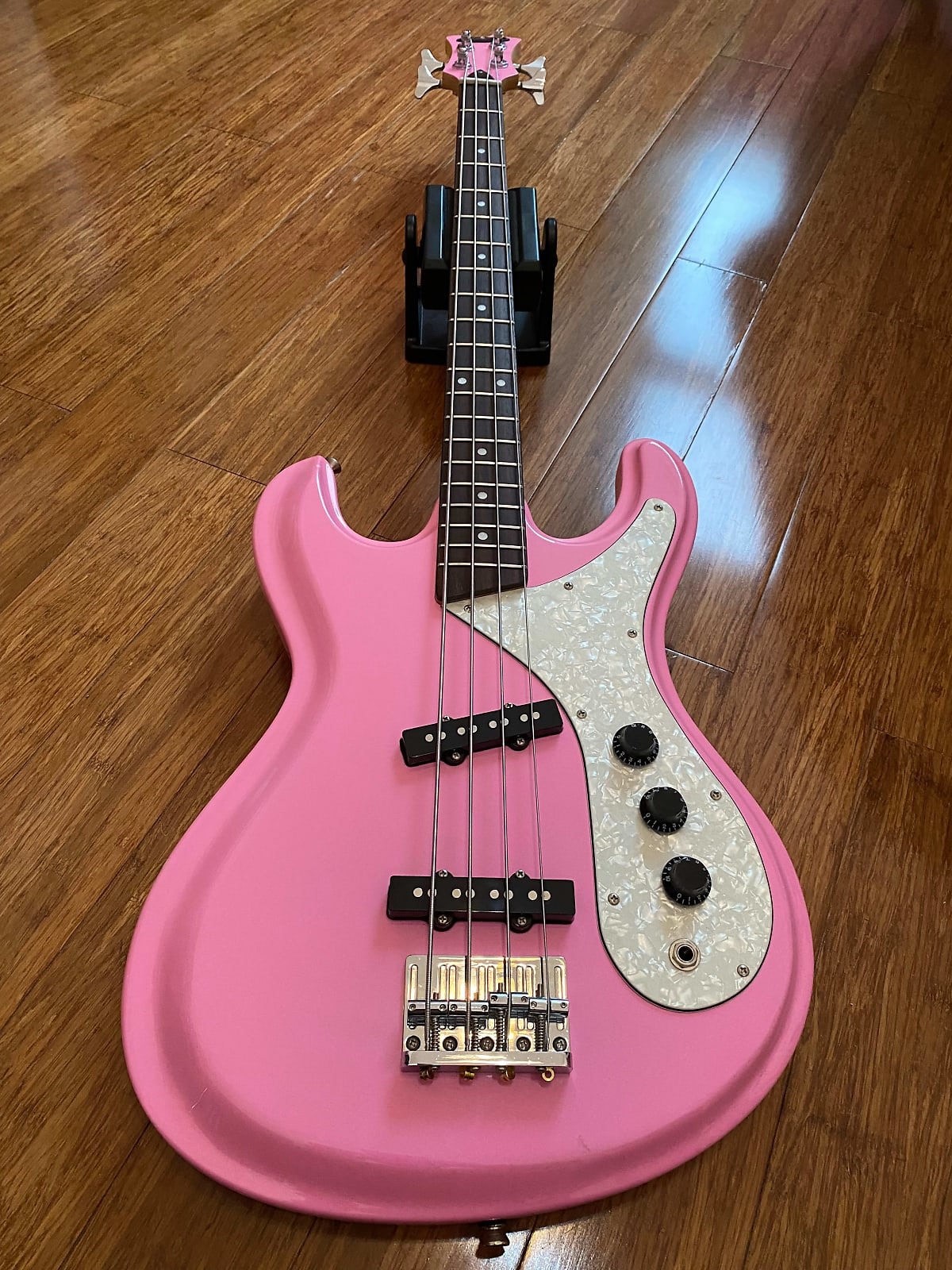 Aria DMB-380 punk rock bass review