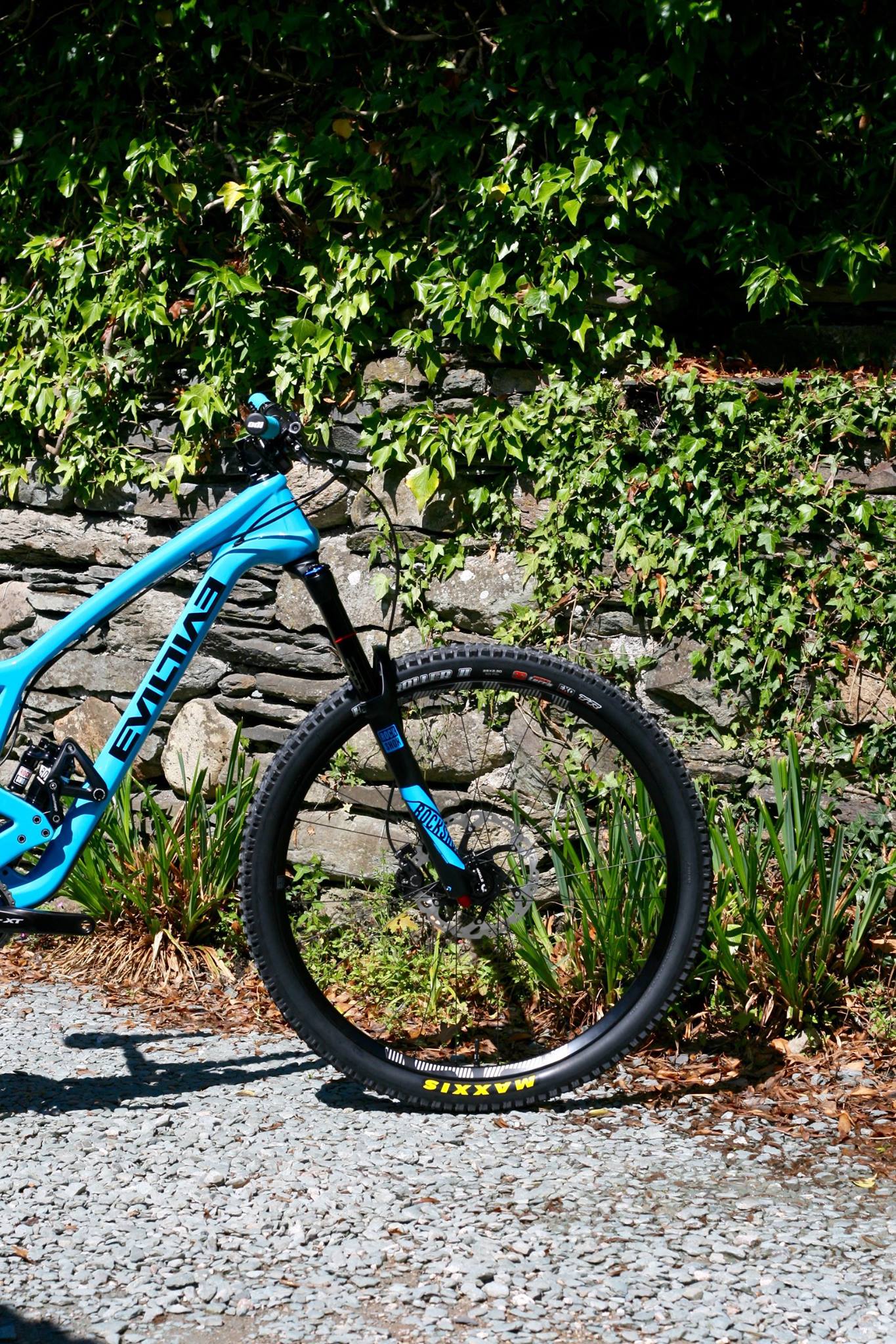 Evil Bikes The Wreckoning with RockShox Pike with Slik Graphics