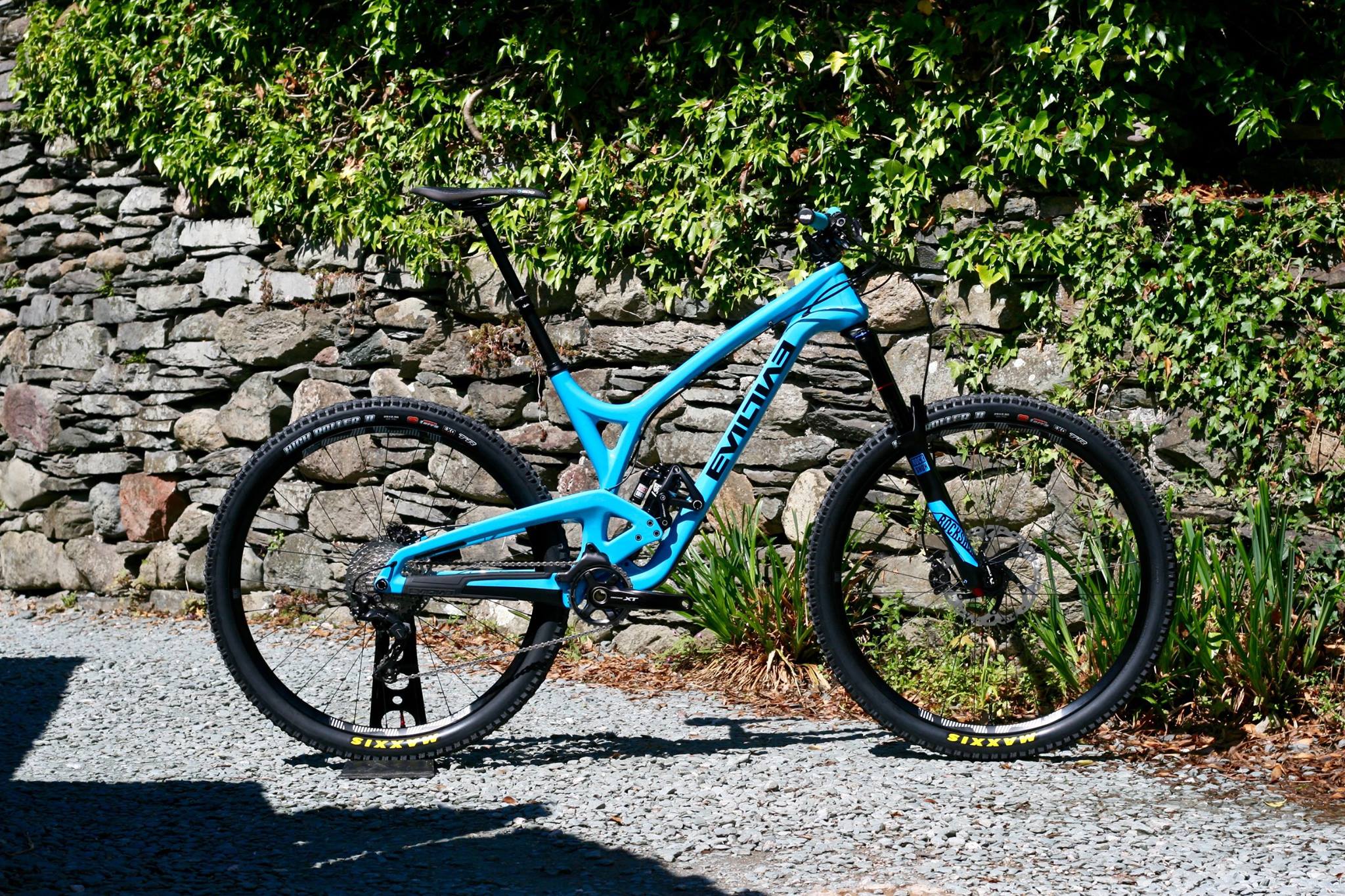 Evil Bikes The Wreckoning with RockShox Pike with Slik Graphics