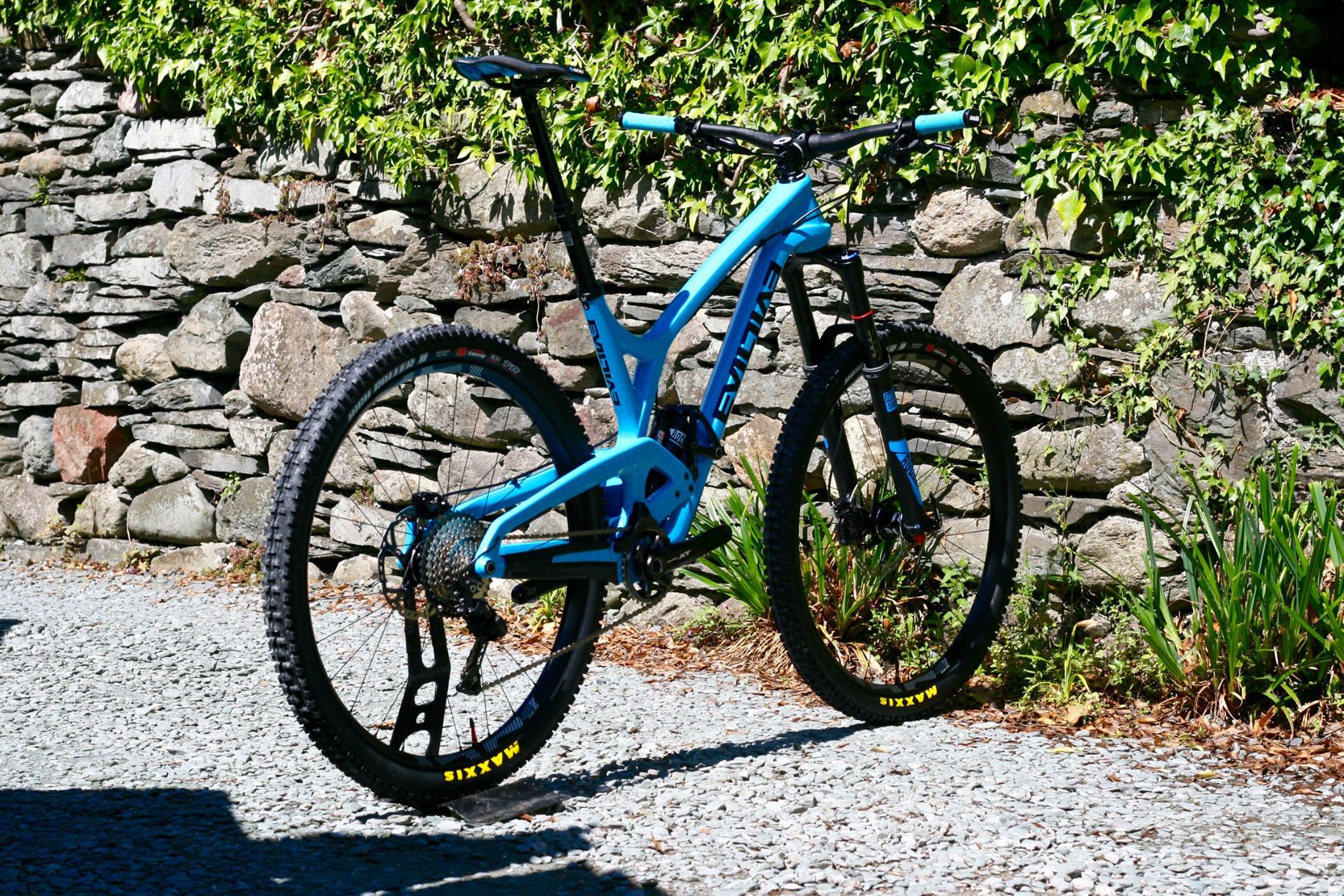 Evil Bikes The Wreckoning with RockShox Pike with Slik Graphics