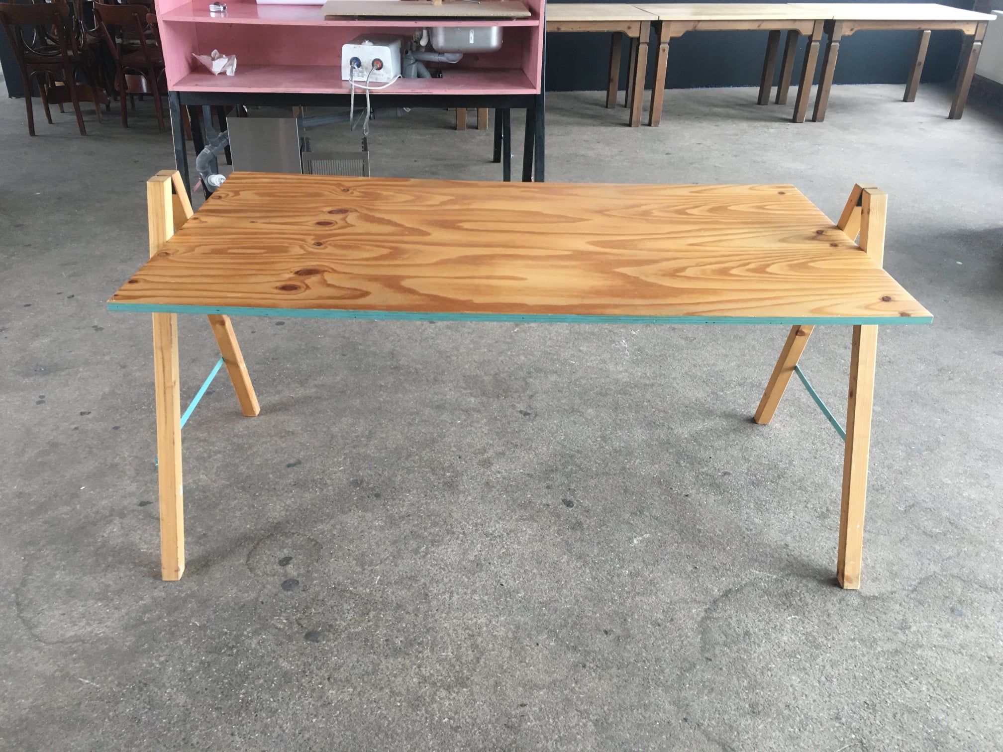 Wir verkaufen einen Teil unserer Büroaussattung: einen Schreibtisch und zwei Küchenelemente: https://www.ebay-kleinanzeigen.de/s-anzeige/ schreibtisch-seekiefer-170-x-90-cm/1668308494-90-16813 https