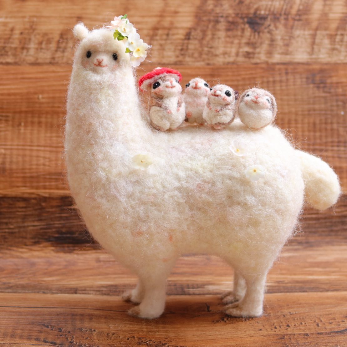 羊毛フェルトでモモンガ Yuricoーユリコ アルパカさんにのって みんなのもとへ 愛を届けにいくんだ Handmade Minne Creema Needlefelt Needlefelting Felt Woolfelt Flyingsquirrel Flying Squirrel 羊毛フェルト ハンドメイド エゾモモンガ モモンガ Momo