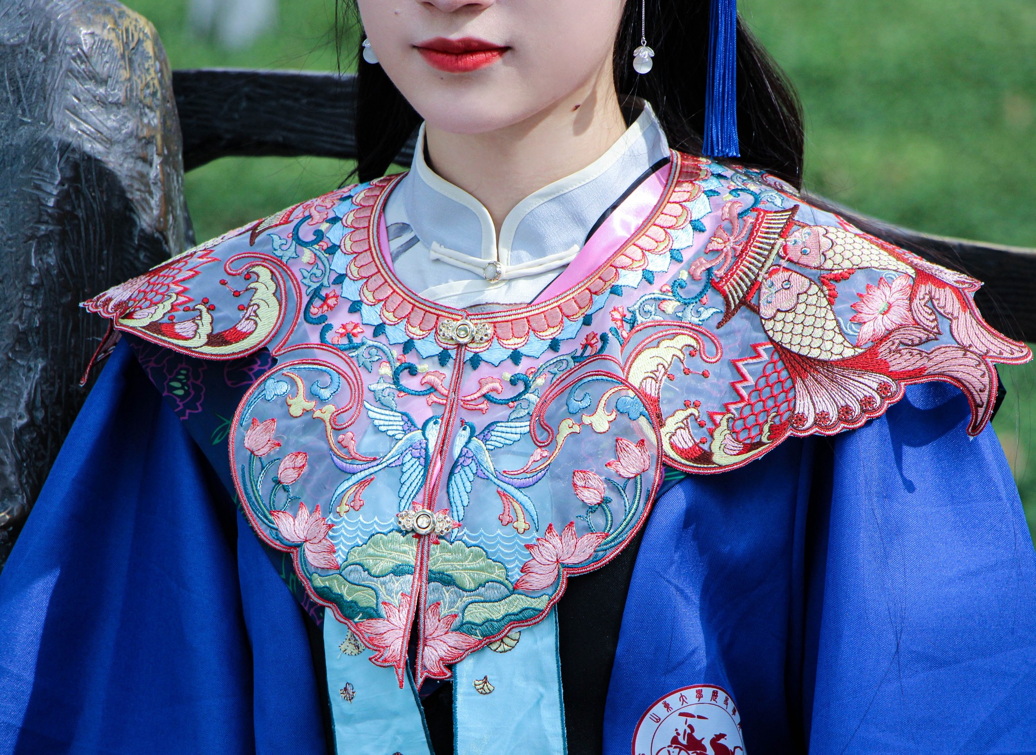 chinese graduation dress Shandong University has launched an exclusive yunjian (a decorative shawl worn over the shoulder) for its gown. The patterns on this yunjian mainly consist of two parts: the carp leaping over Mother of the bride & groom