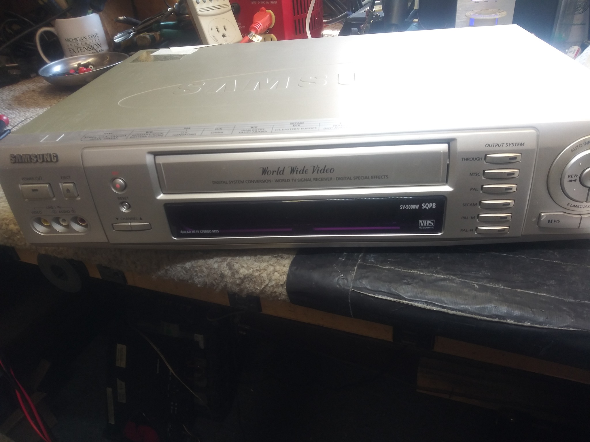 Modifying Samsung SV-5000W VHS player with BNC output for archiving