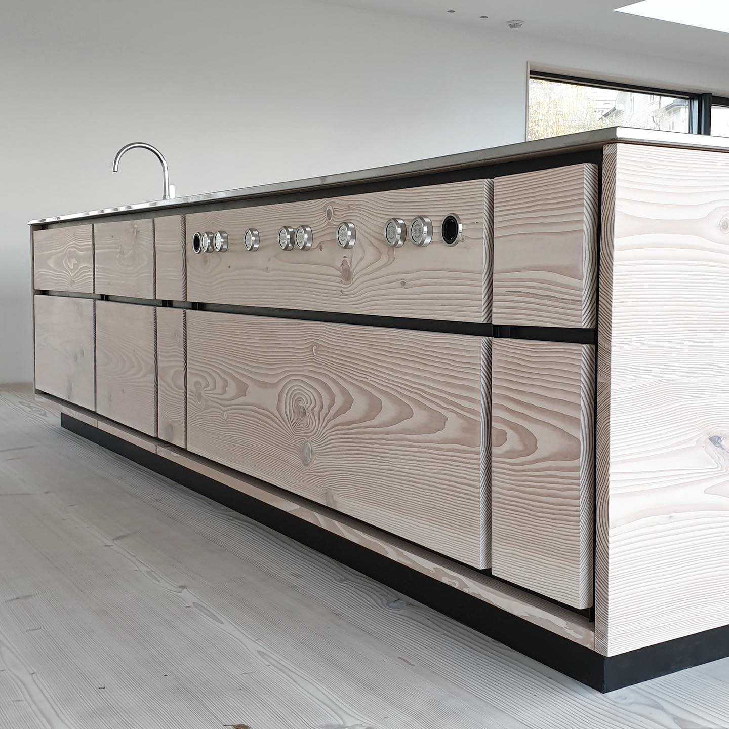 GG möbel - Kitchen Island with integrated panels for the...