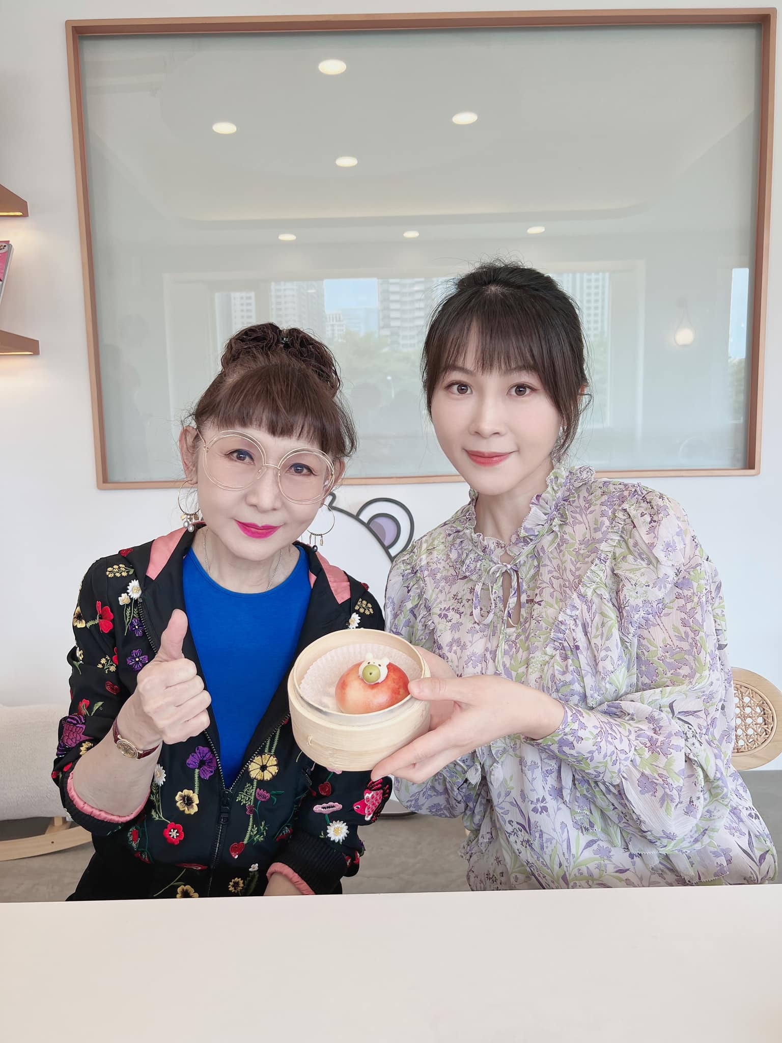 美姬饅頭 - 感謝遠東百貨總經理 協理 總公司同仁 及台中大遠百店長 蒞臨美姬饅頭品嚐療癒點心 ️ #遠東百貨 #美姬饅頭 | Facebook