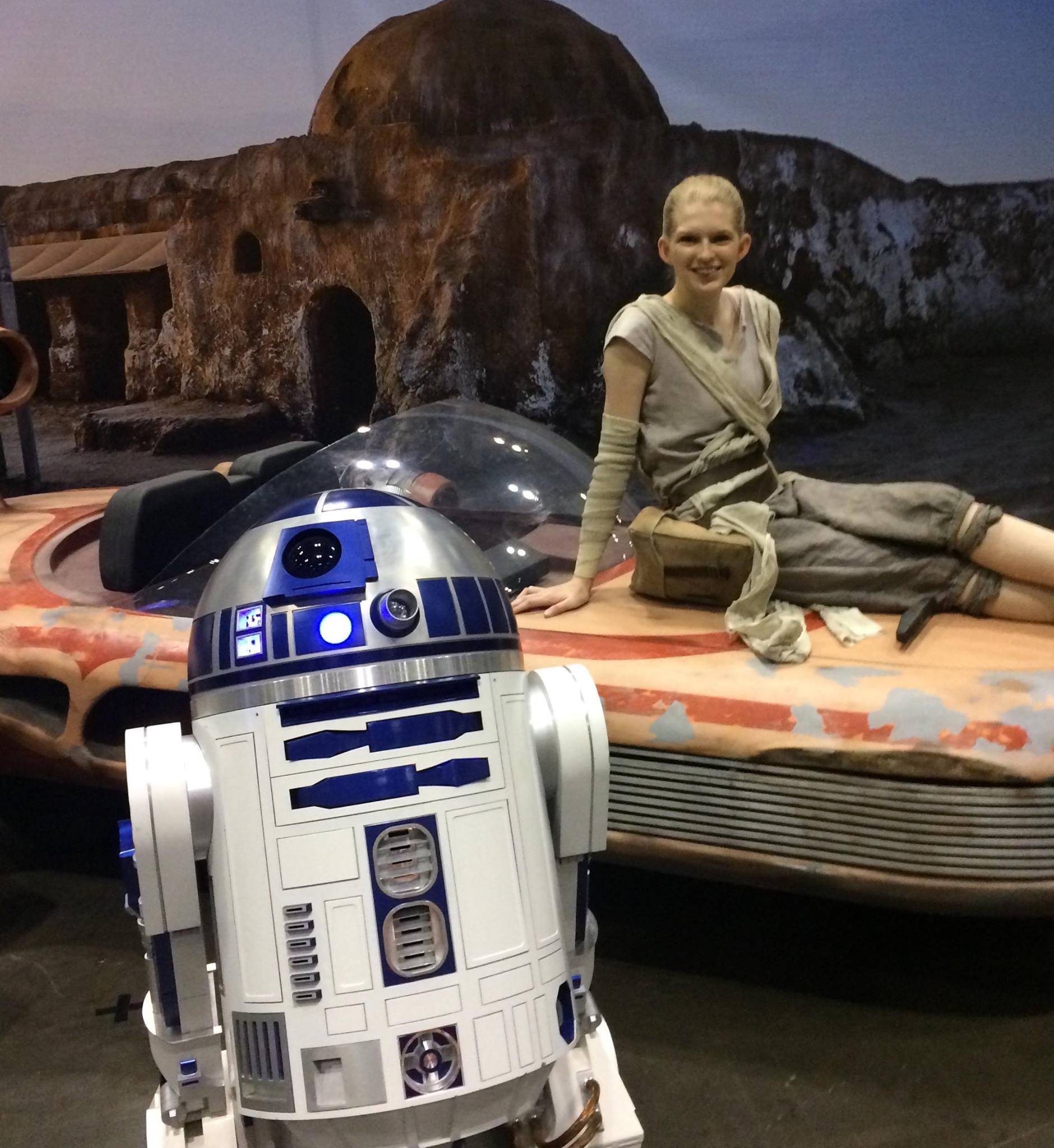 Rey and R2D2