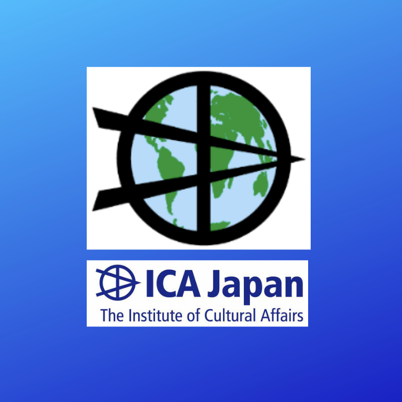 ICA - コートジボワール アニェビ州における事業地村の女性たちの様子。女性はみなカラフルなパーニュ（布）を身につけています ...