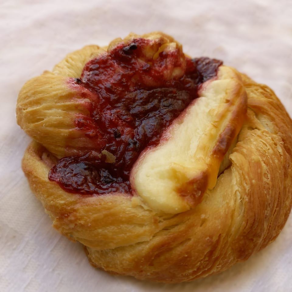 Duboné - 🤩 Ven y prueba nuestro pan hojaldrado con mantequilla, frutos ...