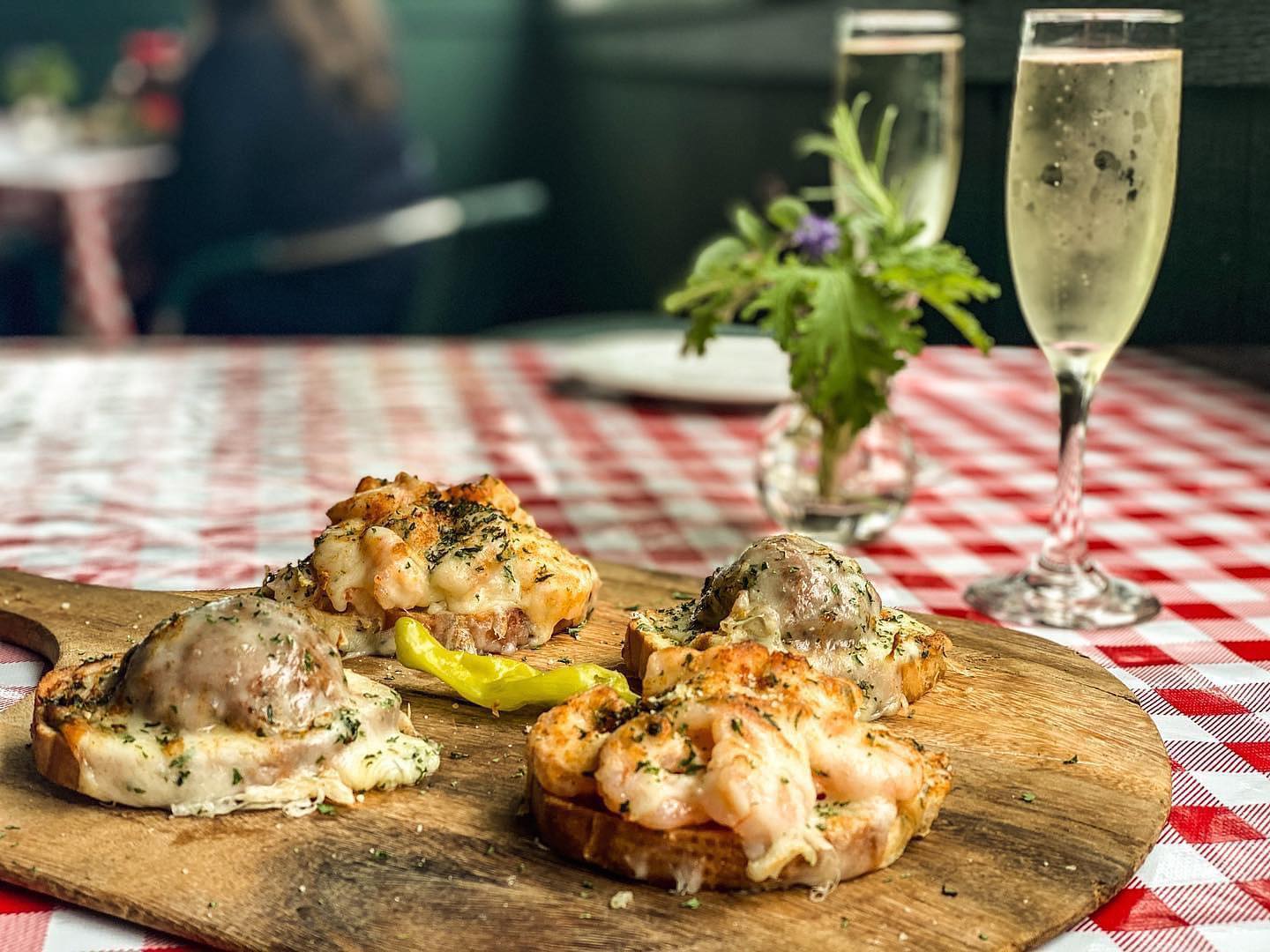 Monjunis on Louisiana Ave | Shreveport LA