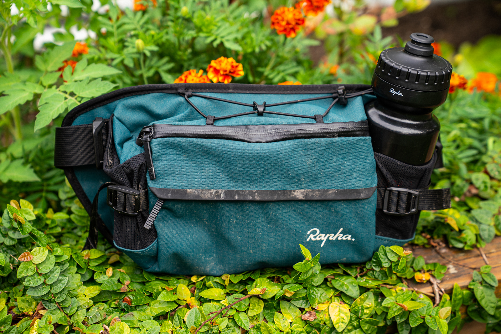 rapha ラファ Trail Hip Pack グリーン Do you prefer wearing a backpack or a hip pack? UK brand Rapha has