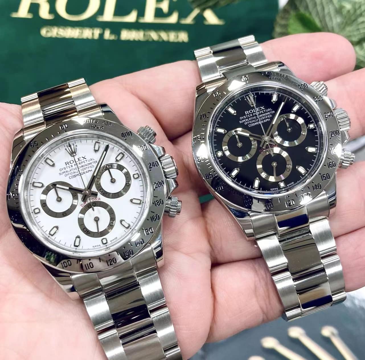 停雨了，來個黑白配[吼嘿] 鋼款地通拿 黑面白面... - Royal Watch & Jewelry 皇室鐘錶珠寶 | Facebook