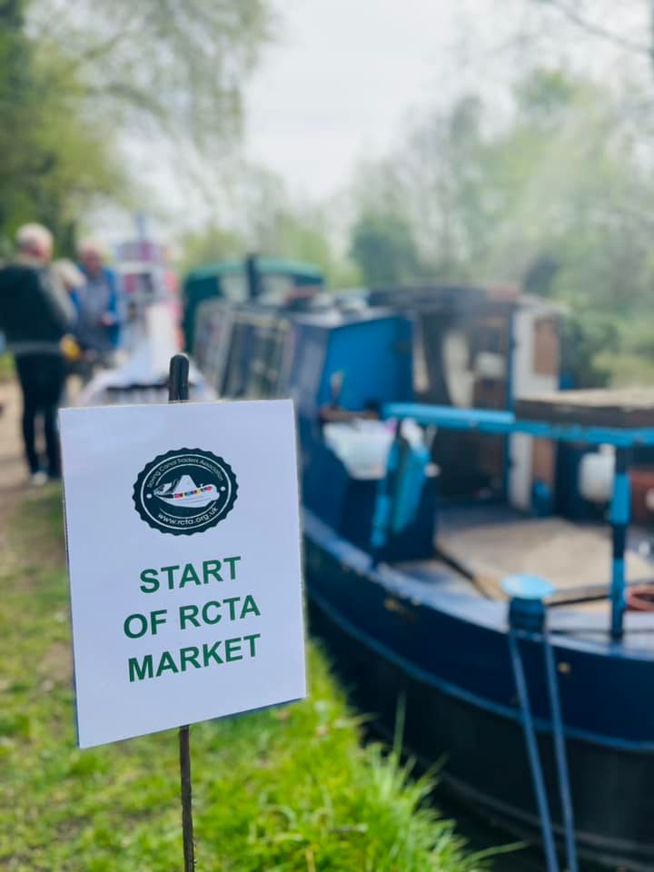 The Roving Canal Traders... - Black Prince Holidays