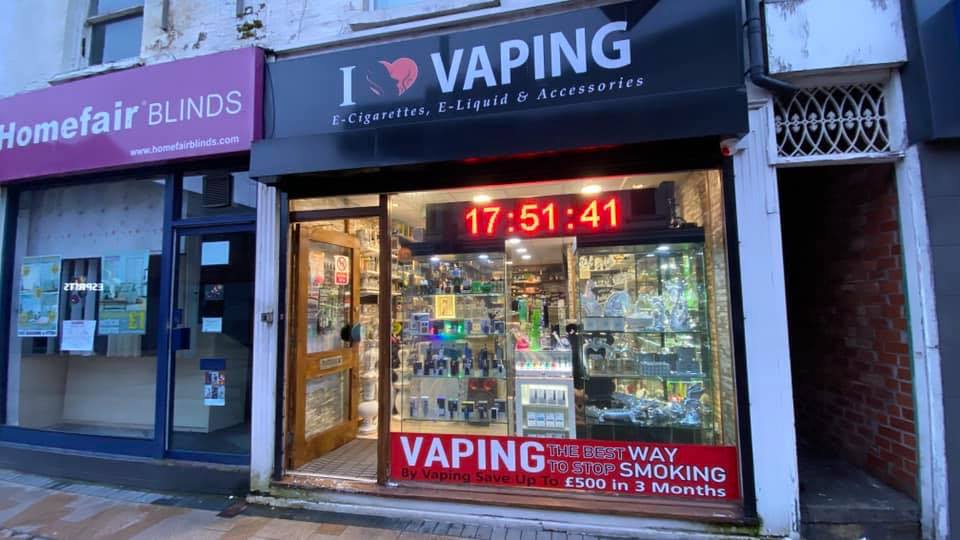 vape shop stockport Hyppe Max Flow Disposable E-Cig  $9.99
