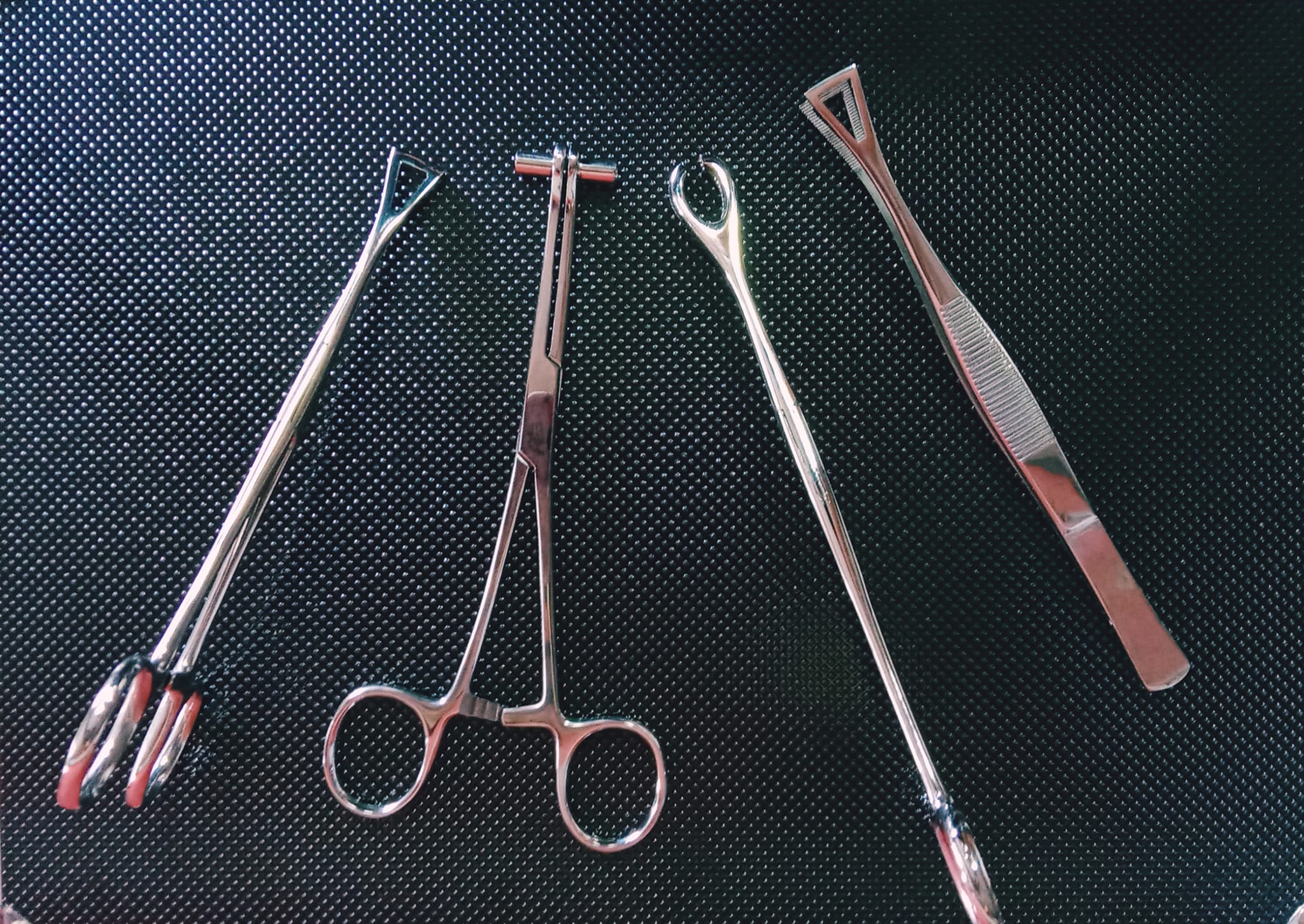 Pinzas de metal para piercing.... - Studio tattoo supply | Facebook